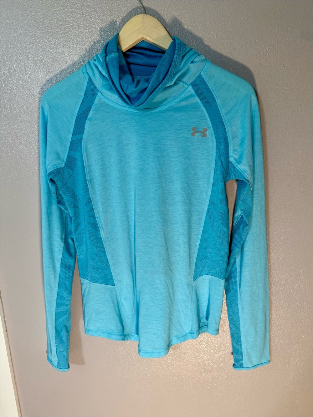 Under Armour Run Aqua Blue Hooded Performance Top with Face Cover or Neck Gaiter